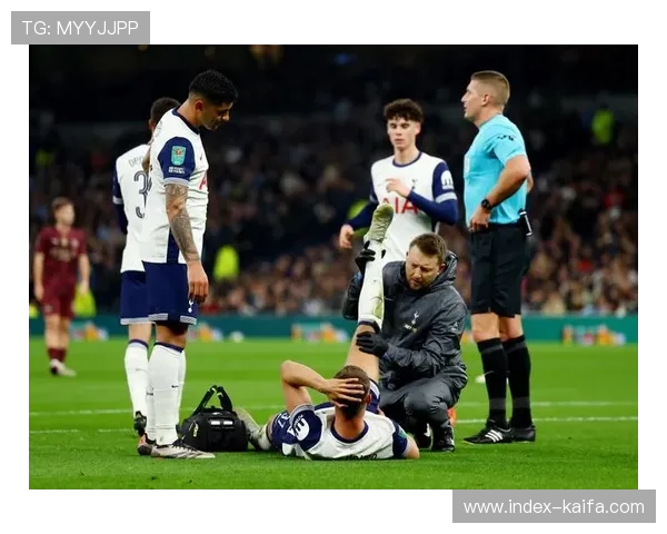 范德芬欧冠停赛影响热刺防线轮换，青年球员获机会